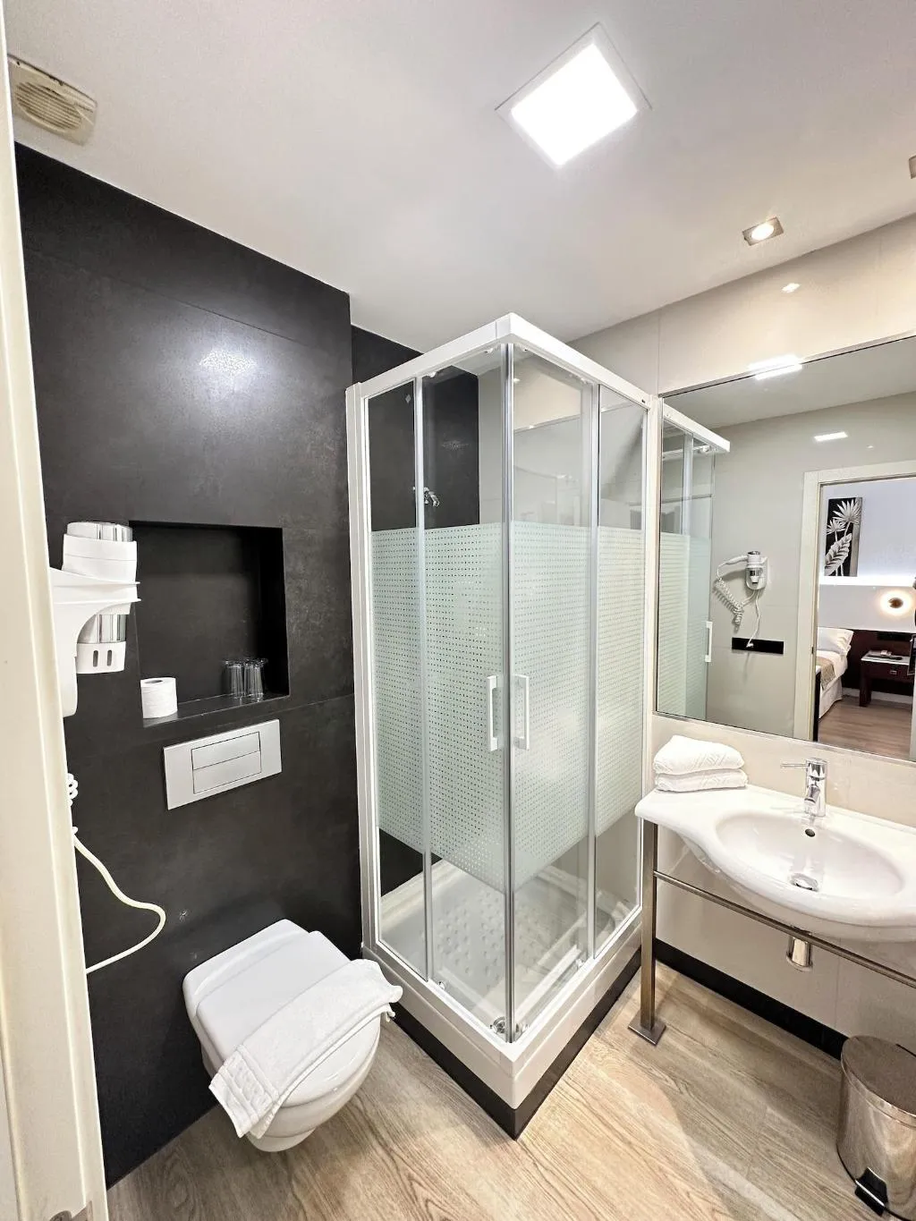 Room, Hostal Sol Square Madrid, Madrid