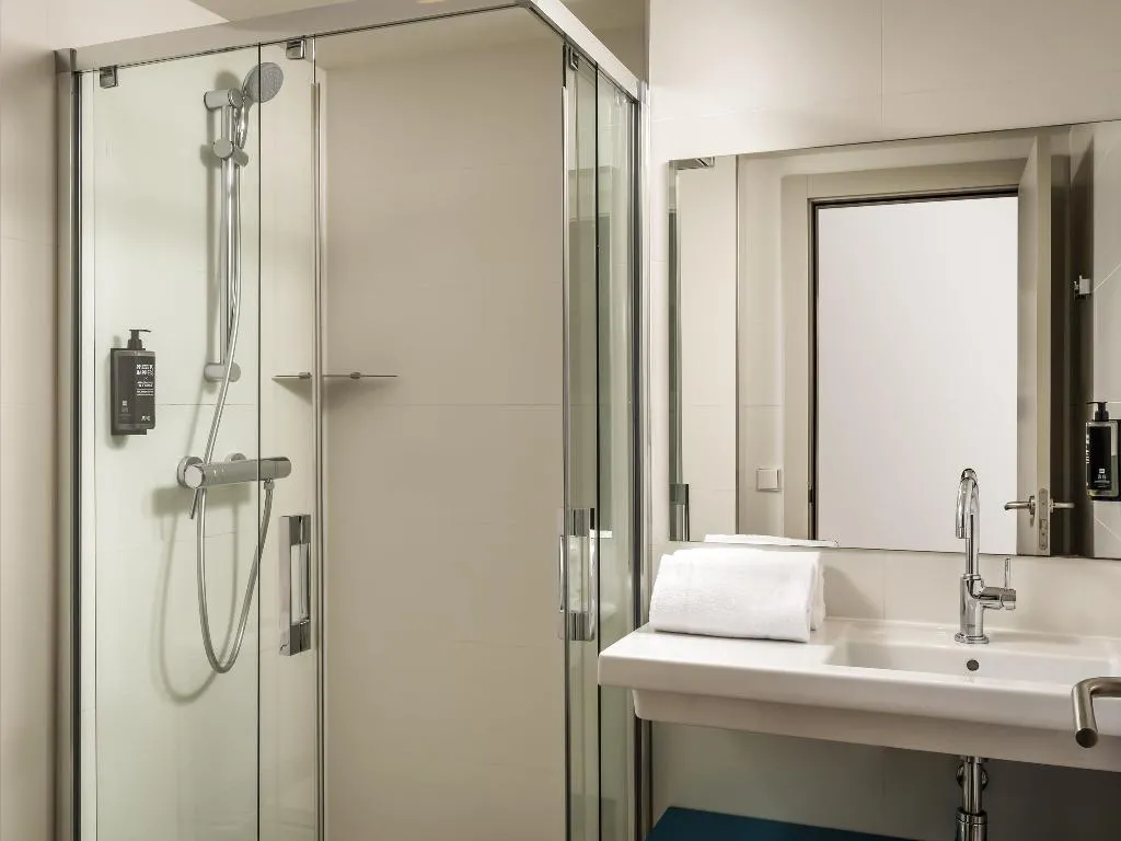DOUBLE WITH DOUBLE BED Room, Ibis Styles Barcelona Centre, Barcelona