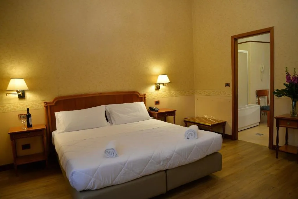 DOUBLE KING SIZE BED Room, Strozzi Palace Hotel, Florence