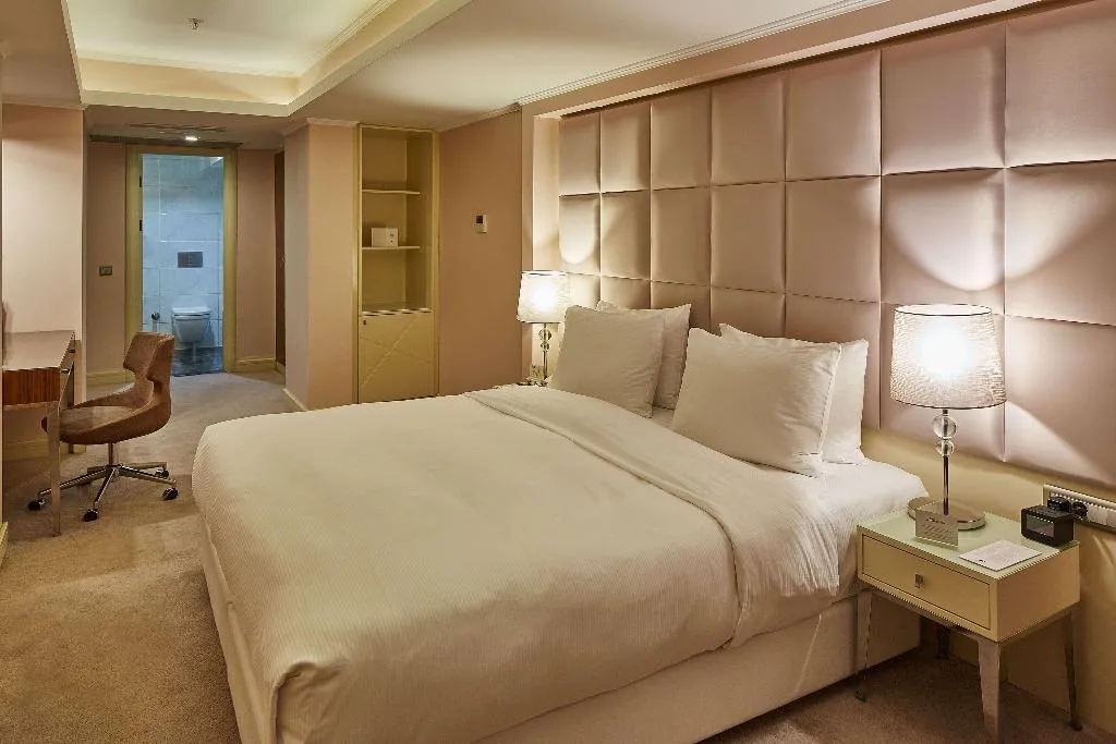 Room GUEST ROOM KING BED Room, DoubleTree By Hilton Izmir Alsancak, Izmir