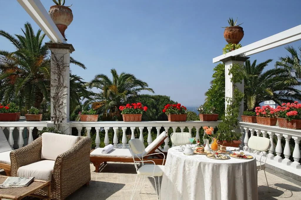 SUITE Presidential WITH VIEWS Room, Grand Hotel Cocumella, Naples
