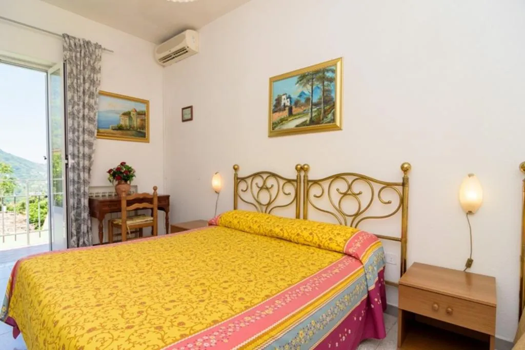 Room, Villa Fiorentina, Naples