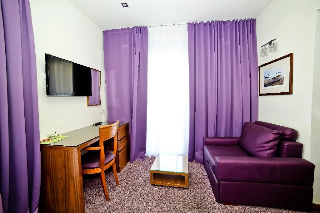 TRIPLE CLASSIC Room, Classic Hotel Gala Split, Split