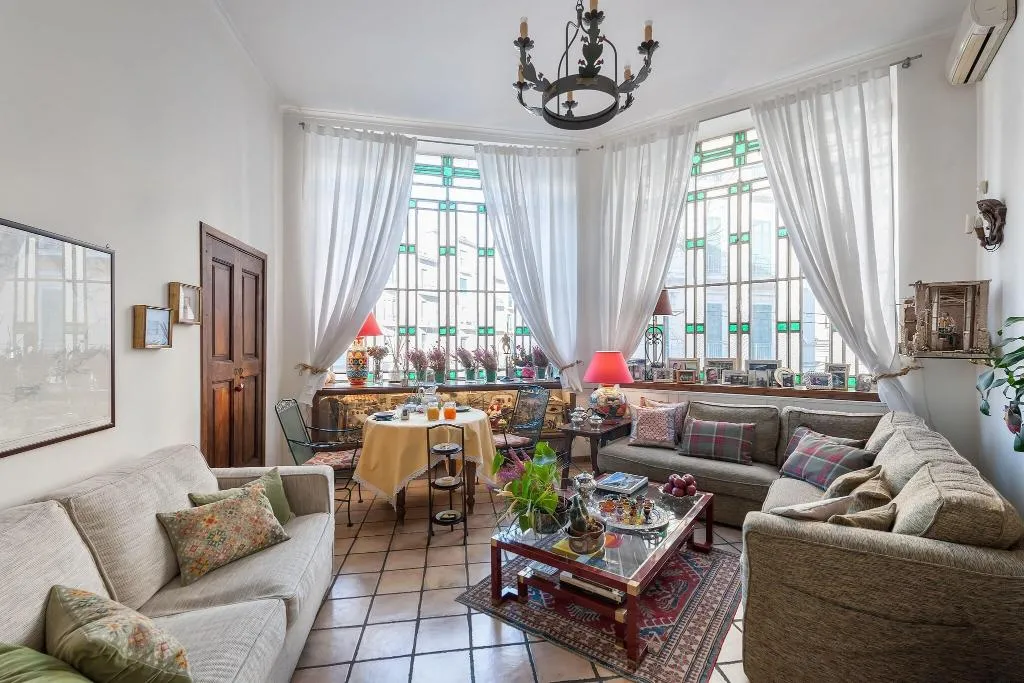 Lobby, Week-end a Napoli, Naples