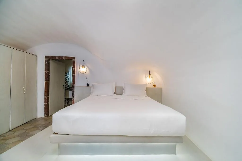 Room, Solstice Luxury Suites, Santorini
