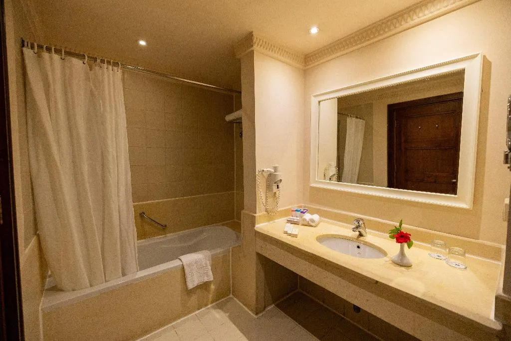 FAMILY ROOM POOL VIEW Room, Continental Plaza Beach, Red Sea Riviera