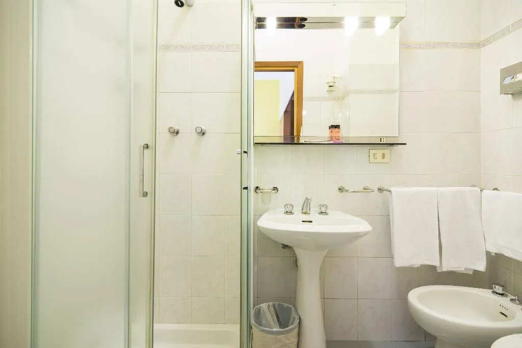 TWIN STANDARD Room, Carrobbio, Milan