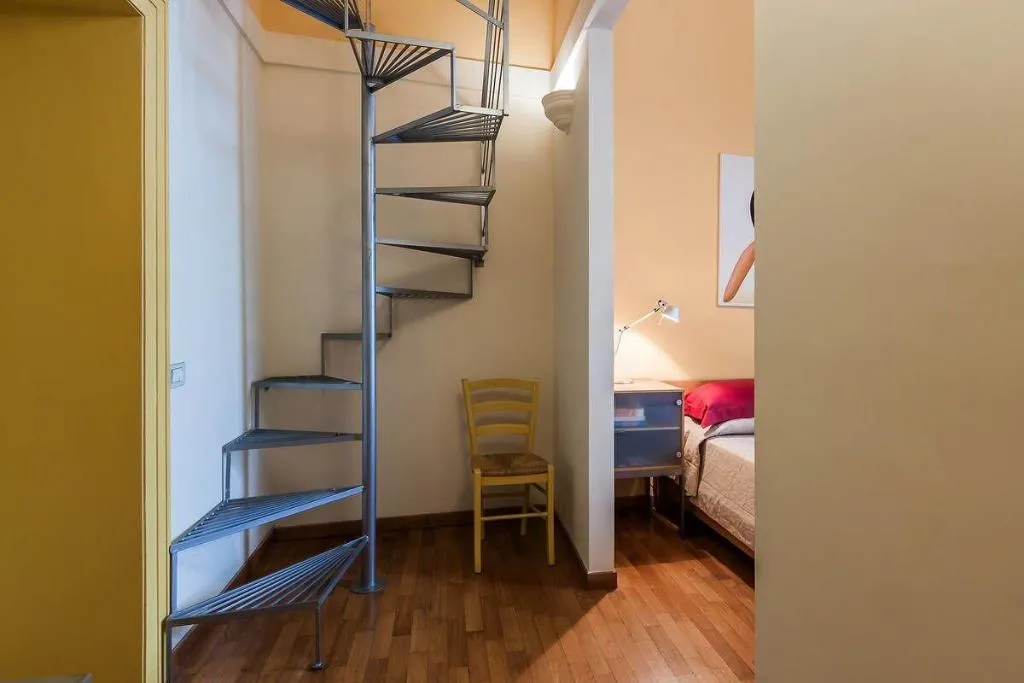 Room, Casa Astarita, Naples