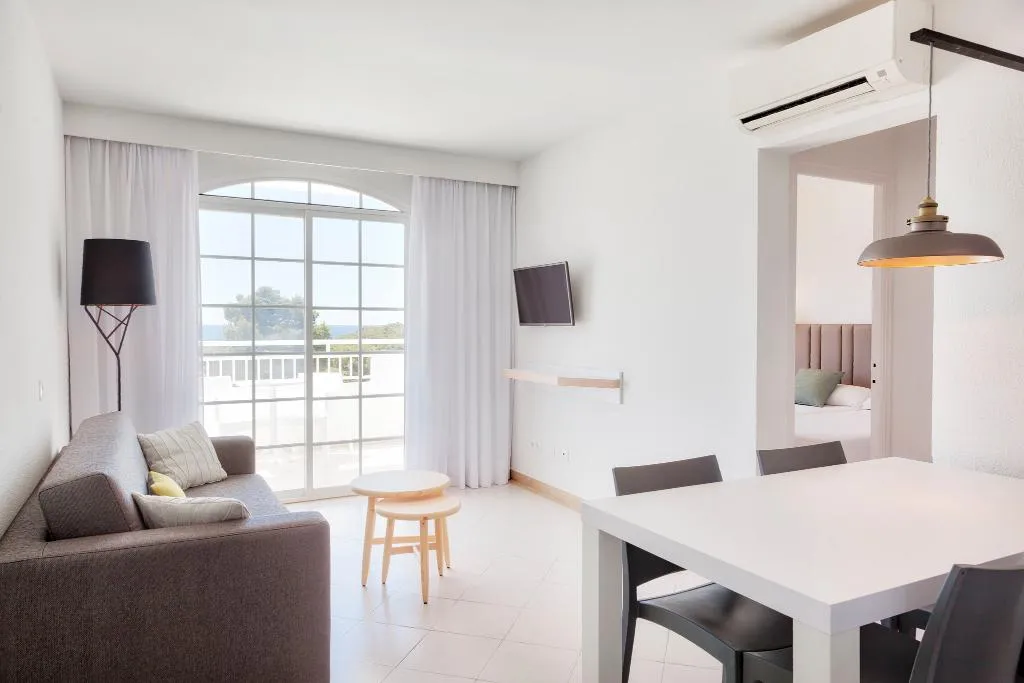 APARTMENT CAPACITY 4 ONE BEDROOM Room, Ilunion Menorca, Menorca