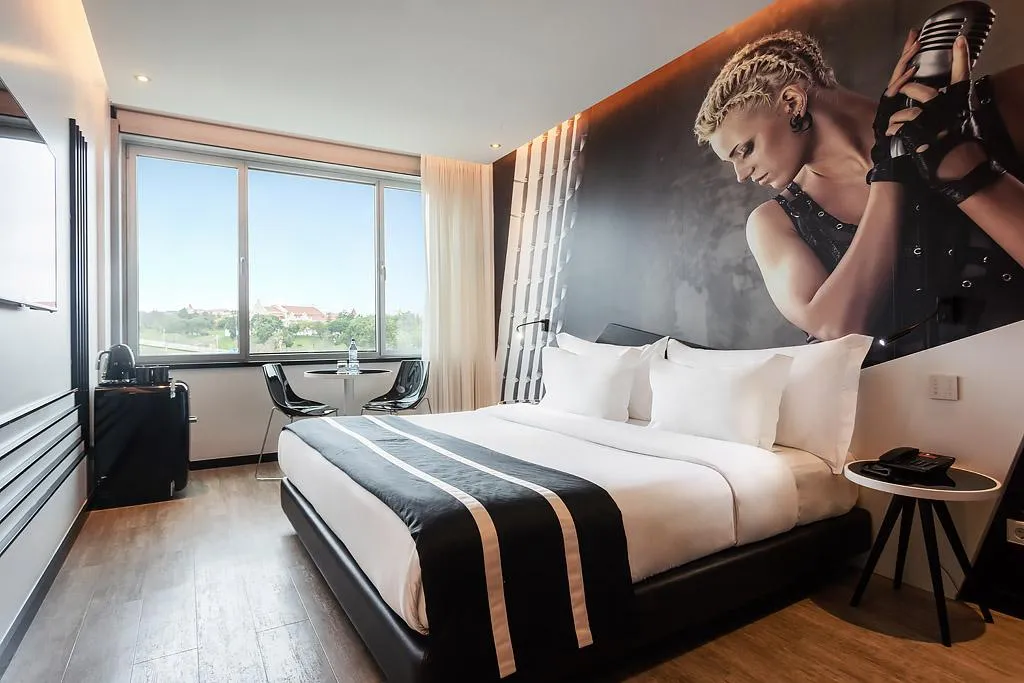 DOUBLE KING SIZE BED Room, HF Fenix Music, Lisbon