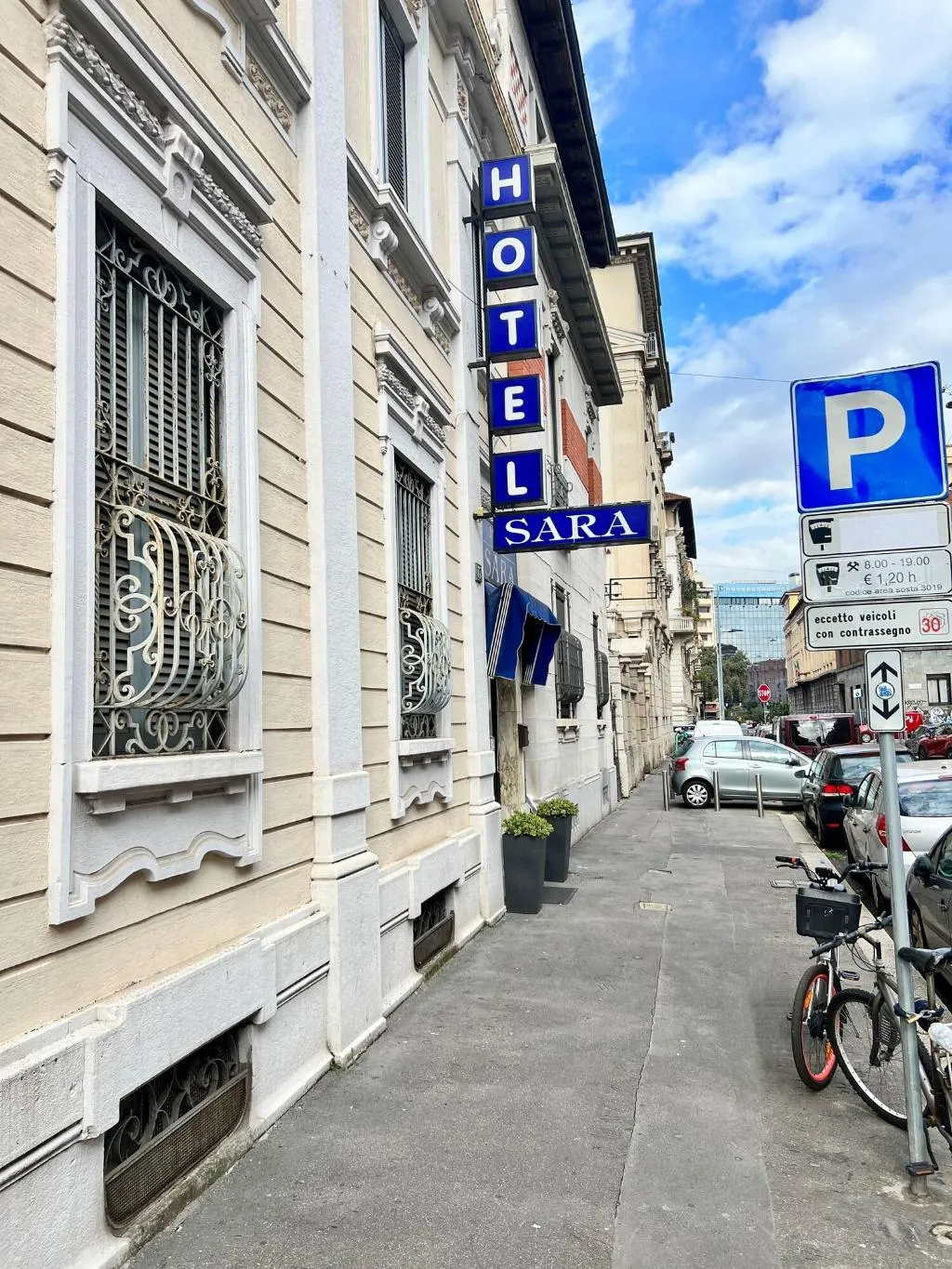 General view, Sara, Milan