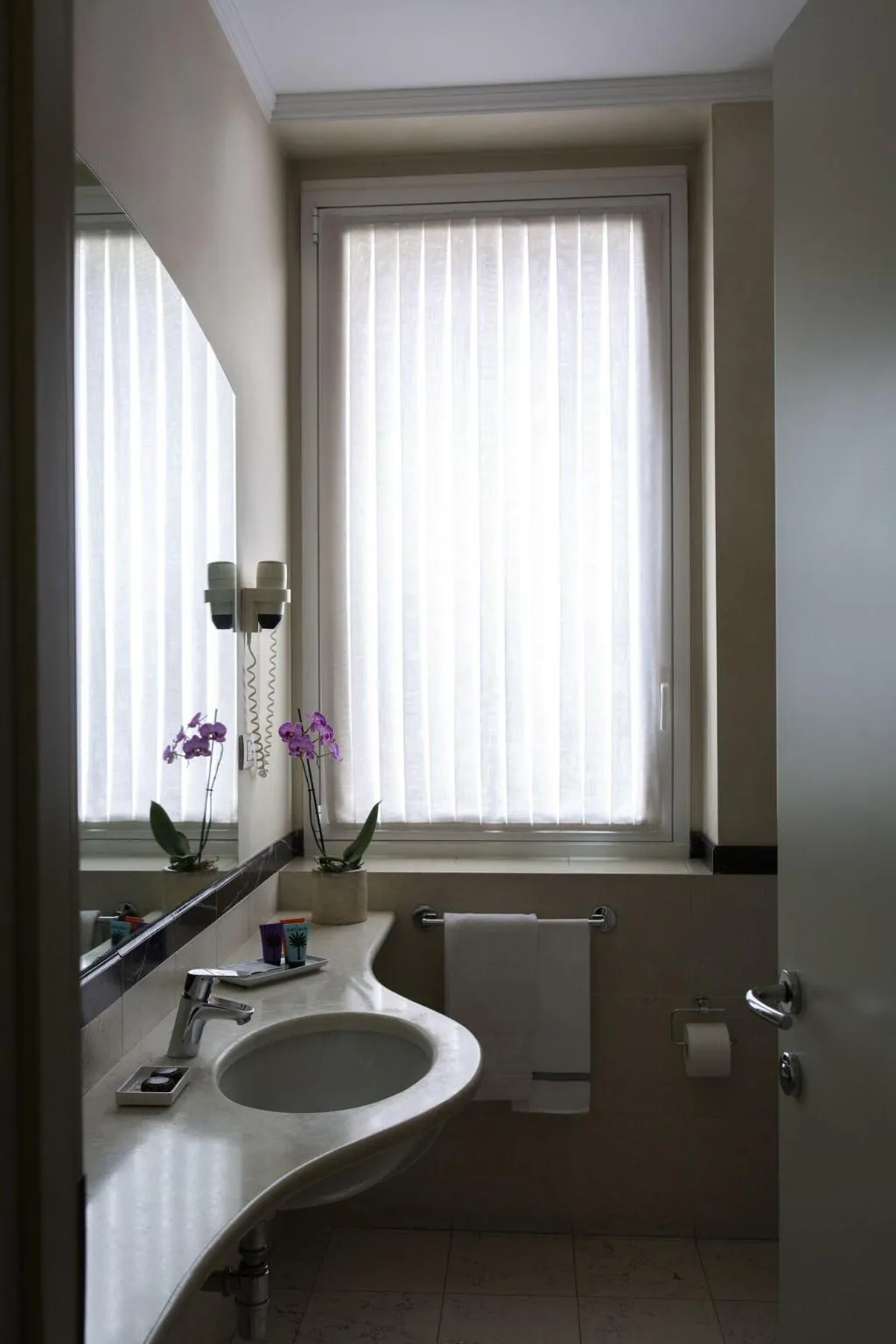 SINGLE STANDARD Room, Colombia, Milan