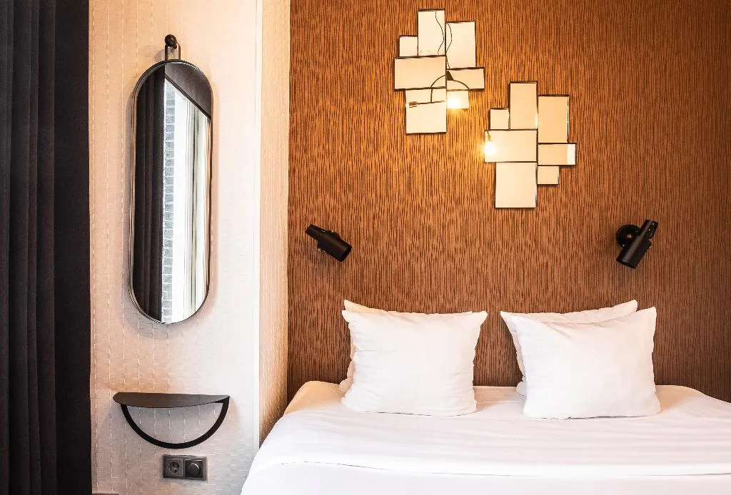 Double or Twin CAPACITY 2 ONE BEDROOM Room, Hotel V Frederiksplein, Amsterdam