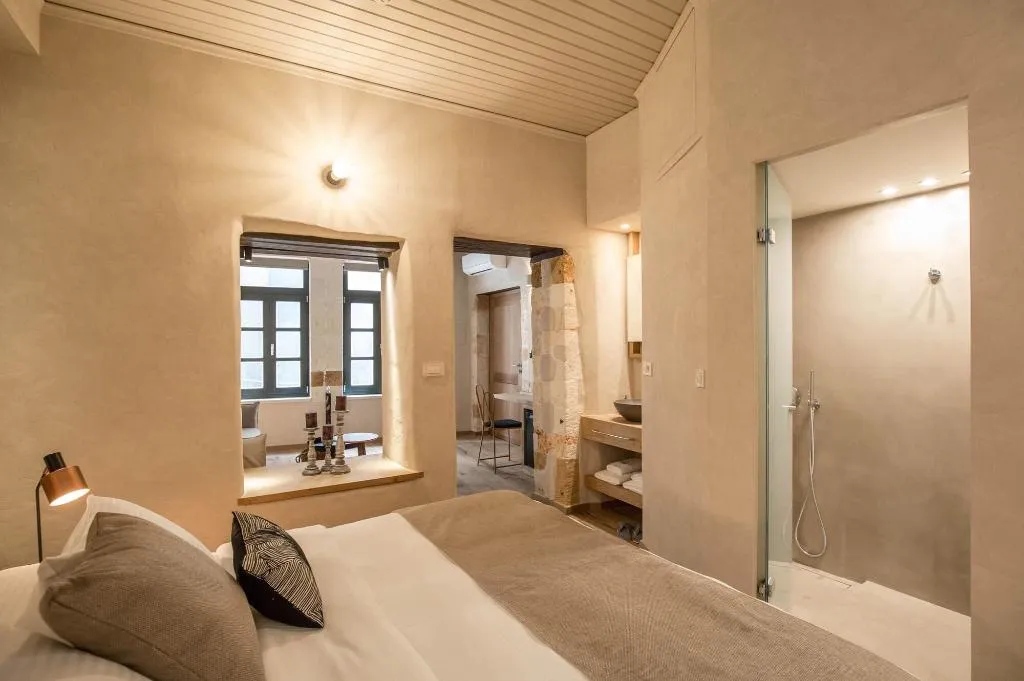 Room, J&G Suites, Crete