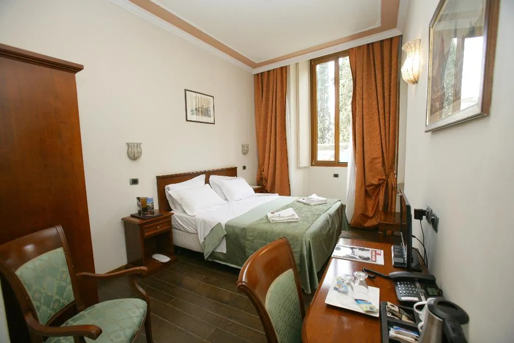 DOUBLE SUPERIOR Room, Domus Florentiae Hotel, Florence