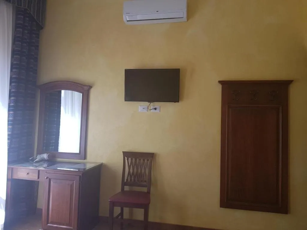 Room, Pitagora House, Naples