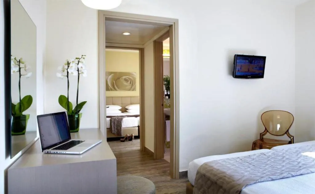 SUITE TWO BEDROOMS ONE BATHROOM Room, Mouikis, Kefallinia