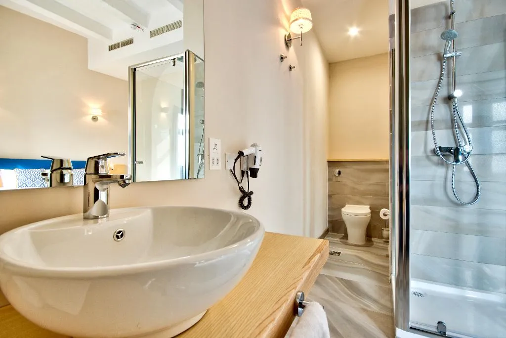 Double or Twin SEA VIEW Room, The British Suites, Malta