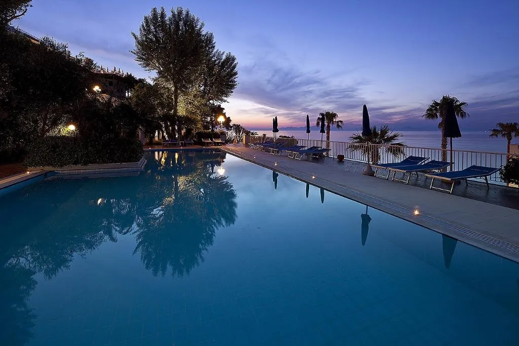 Pool, Continental Mare, Naples