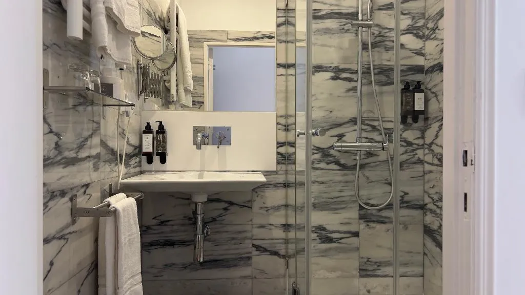 DOUBLE ONE BEDROOM ONE BATHROOM Room, Quinta Colina By Shiadu, Lisbon