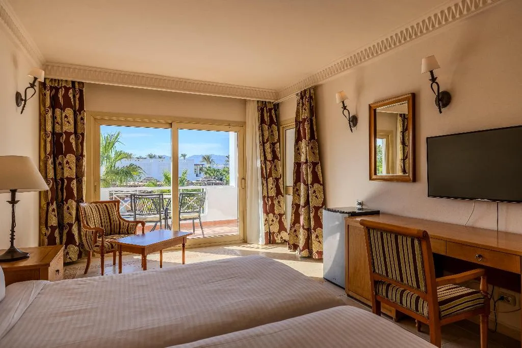 FAMILY ROOM POOL VIEW Room, Continental Plaza Beach, Red Sea Riviera