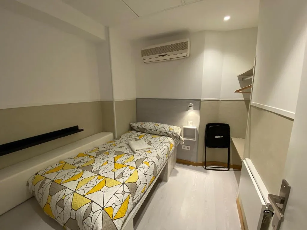 Room, Far Home Hostel, Madrid
