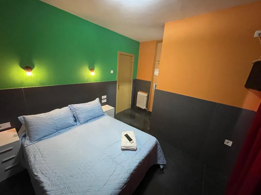 Double or Twin STANDARD Room, Hostal Numancia, Madrid