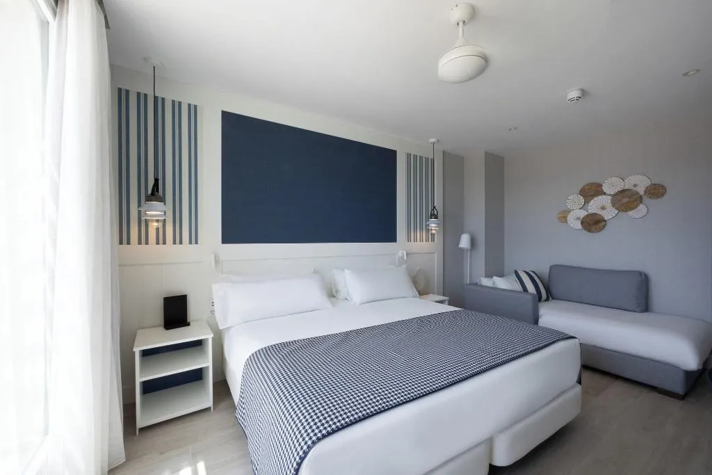 TRIPLE SUPERIOR WITH TERRACE Room, Catalonia Mirador des Port, Menorca