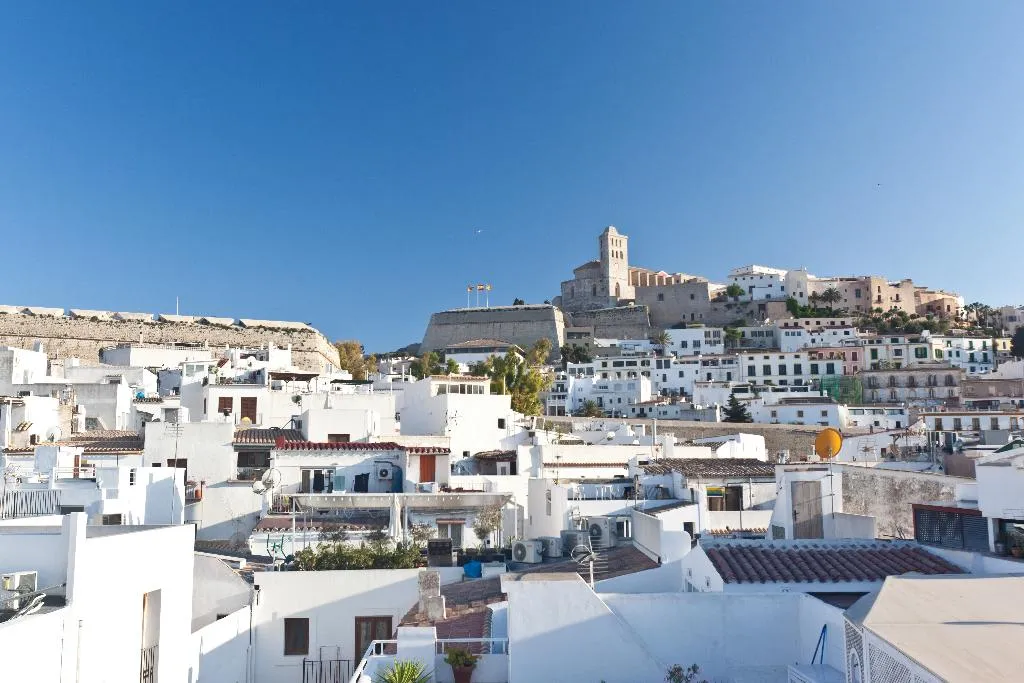 Double or Twin STANDARD Room, Ryans La Marina, Ibiza