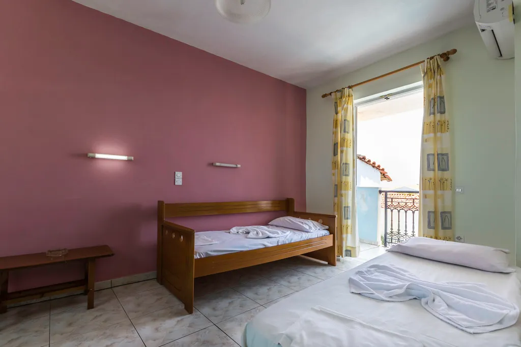 APARTMENT CAPACITY 5 TWO BEDROOMS Room, Vossos, Zante