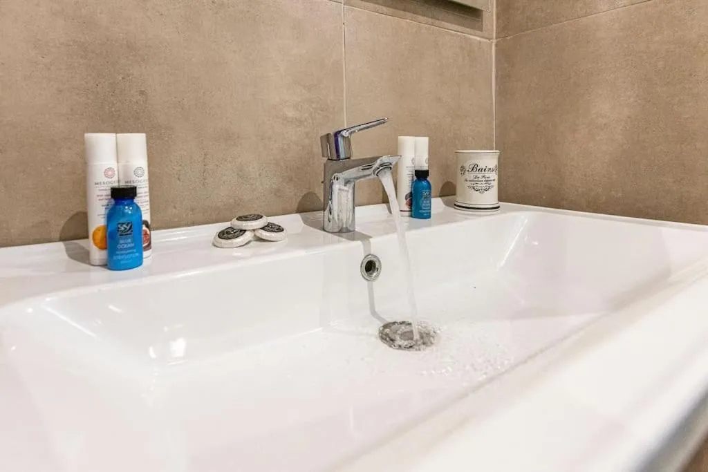 QUADRUPLE SUPERIOR WITH BALCONY Room, Athens Smart Apartments, Athens