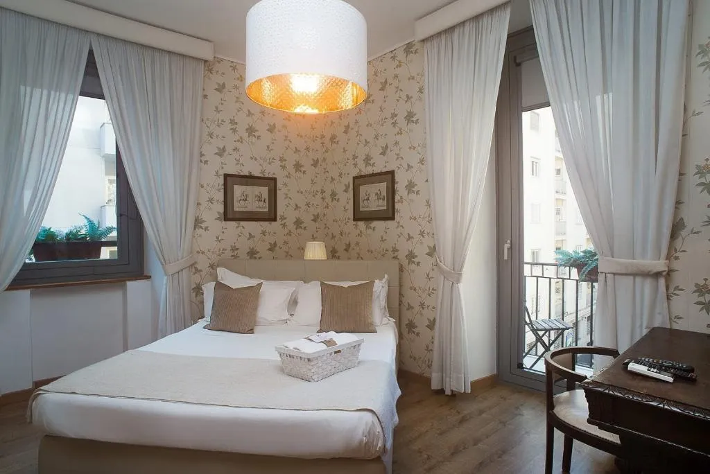 APARTMENT CAPACITY 4 Room, Residenza Echia, Naples