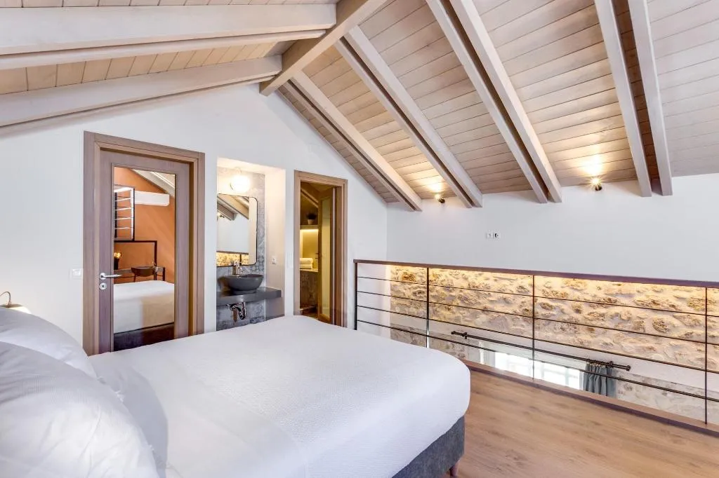 Room, 1924Suites, Crete
