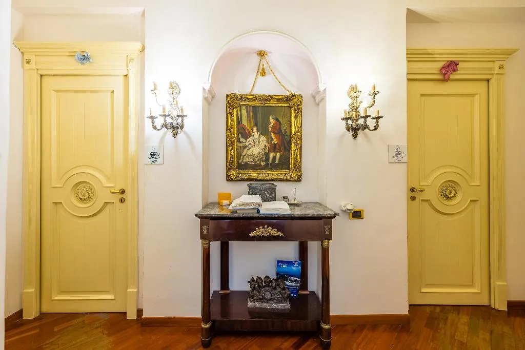 Lobby, La Casa Di Bruno, Naples