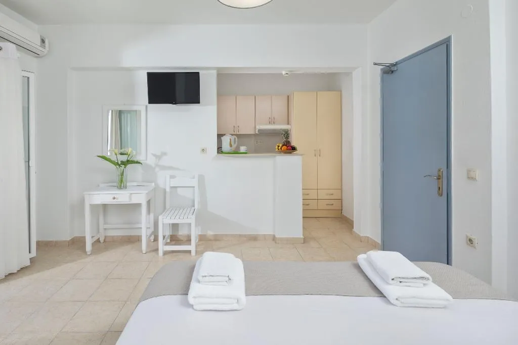 STUDIO WITH BALCONY Room, Bella Vista Beach Hotel & Studios, Corfu