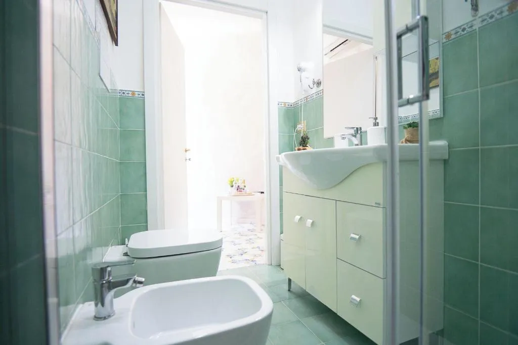 Room, Alma Adry, Naples