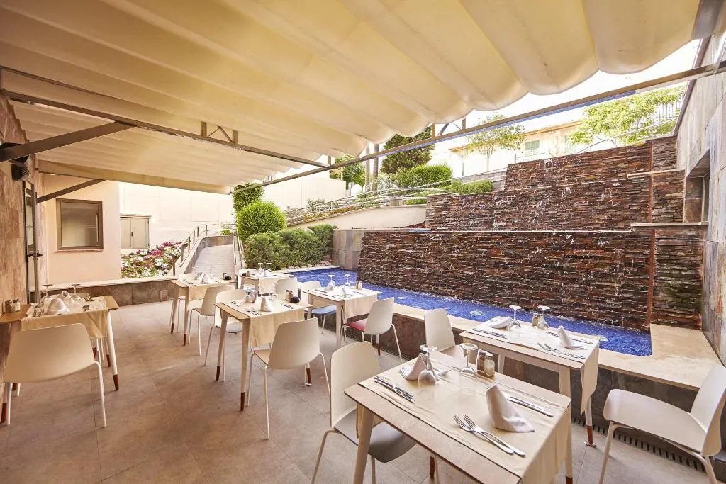 Restaurant, Mediterranean bay, Majorca