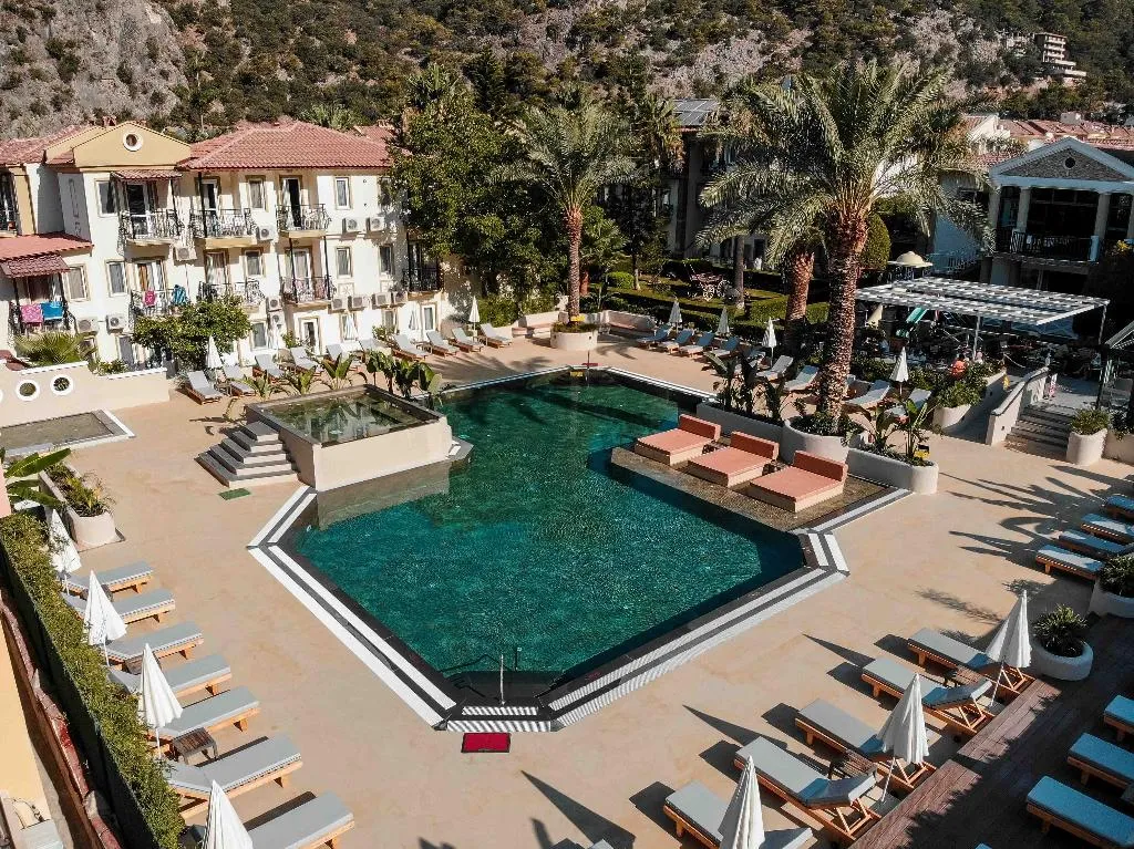 Pool, Karbelsun, Dalaman