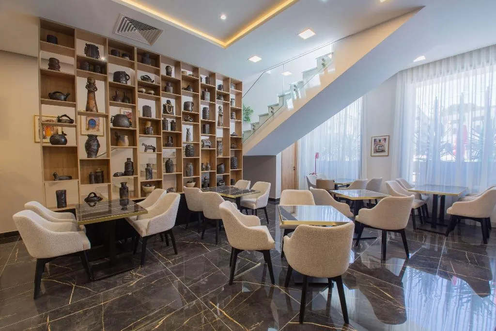 Bar, Kyriad Prestige City Center Tunis, Tunisia