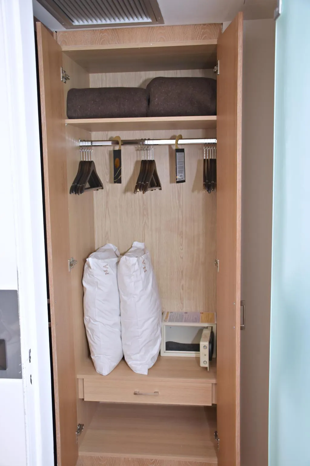TRIPLE STANDARD Room, Arethusa, Athens