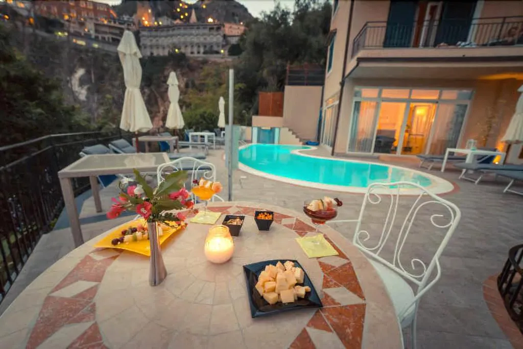 Sports and Entertainment, Meridiana, Taormina