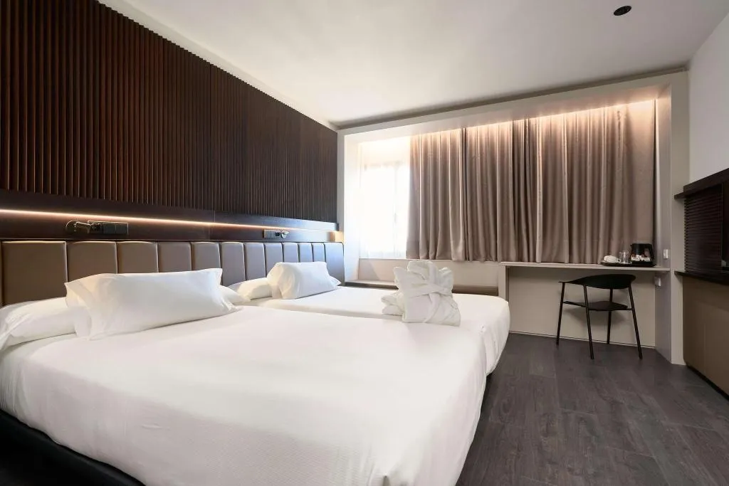 DOUBLE PREMIUM QUEEN BED Room, Becquer, Seville