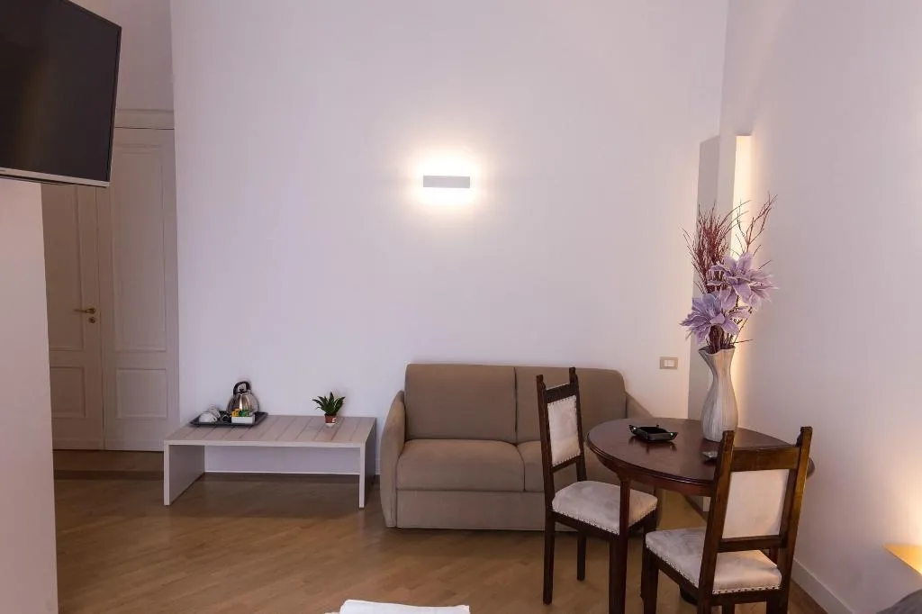 Room, Savoy Riviera, Naples