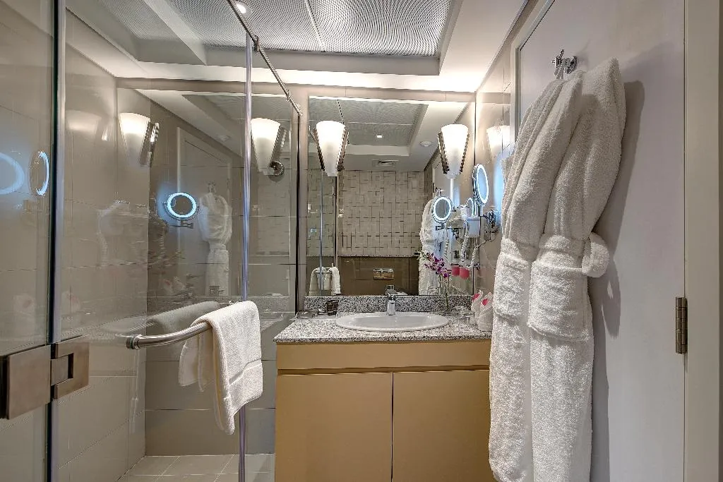 DOUBLE SUPERIOR Room, Royal Continental Hotel, Dubai