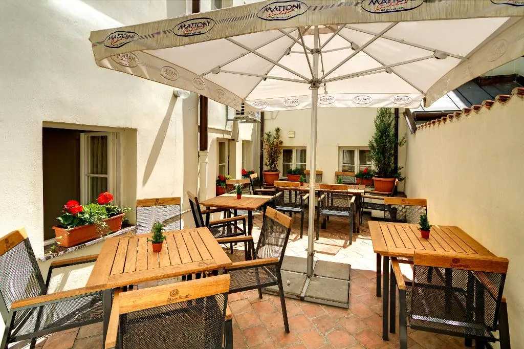 General view, Red Lion, Prague