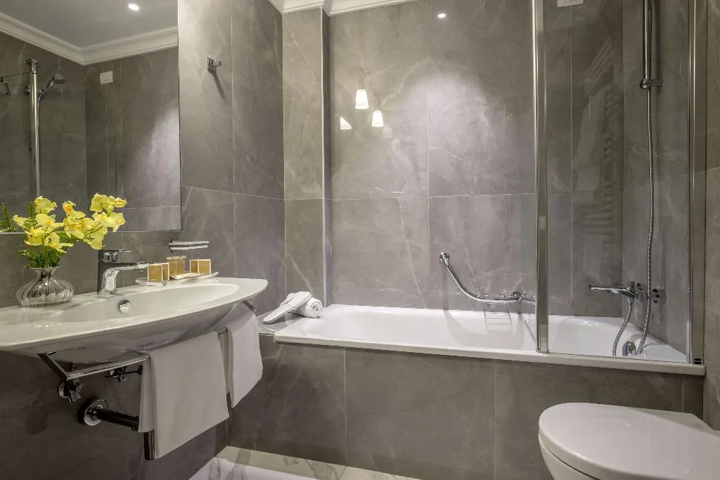TRIPLE STANDARD Room, Shangri La Roma, Rome
