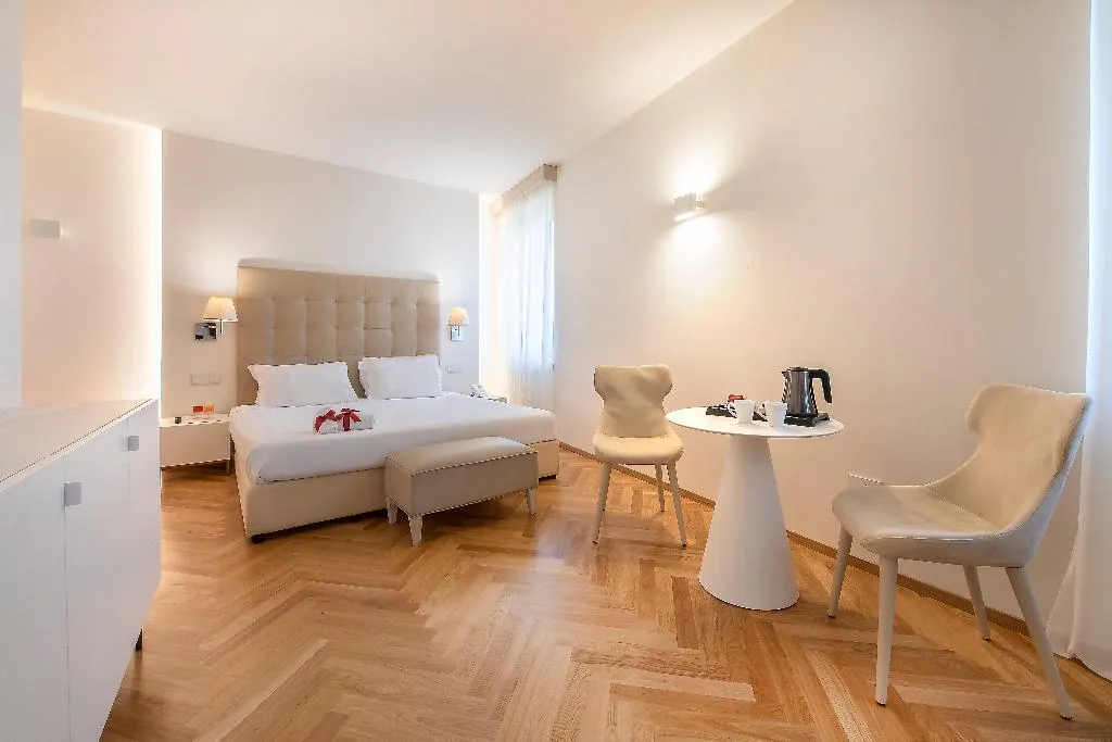 Room, Alexander, Perugia
