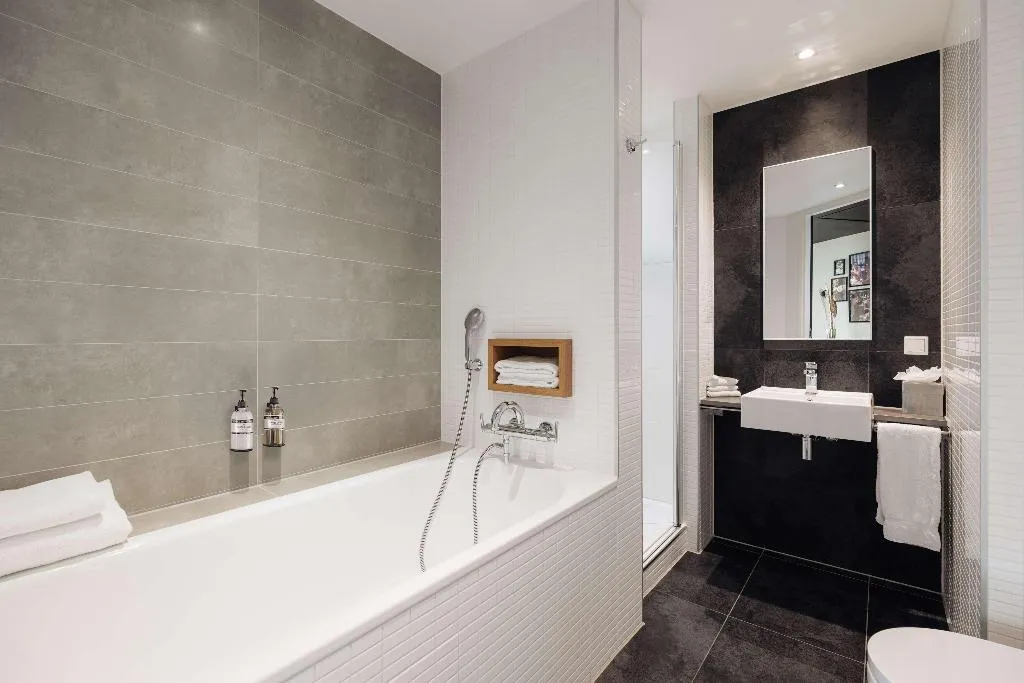 SUITE WITH BALCONY Room, DoubleTree by Hilton Amsterdam Centraal Station, Amsterdam