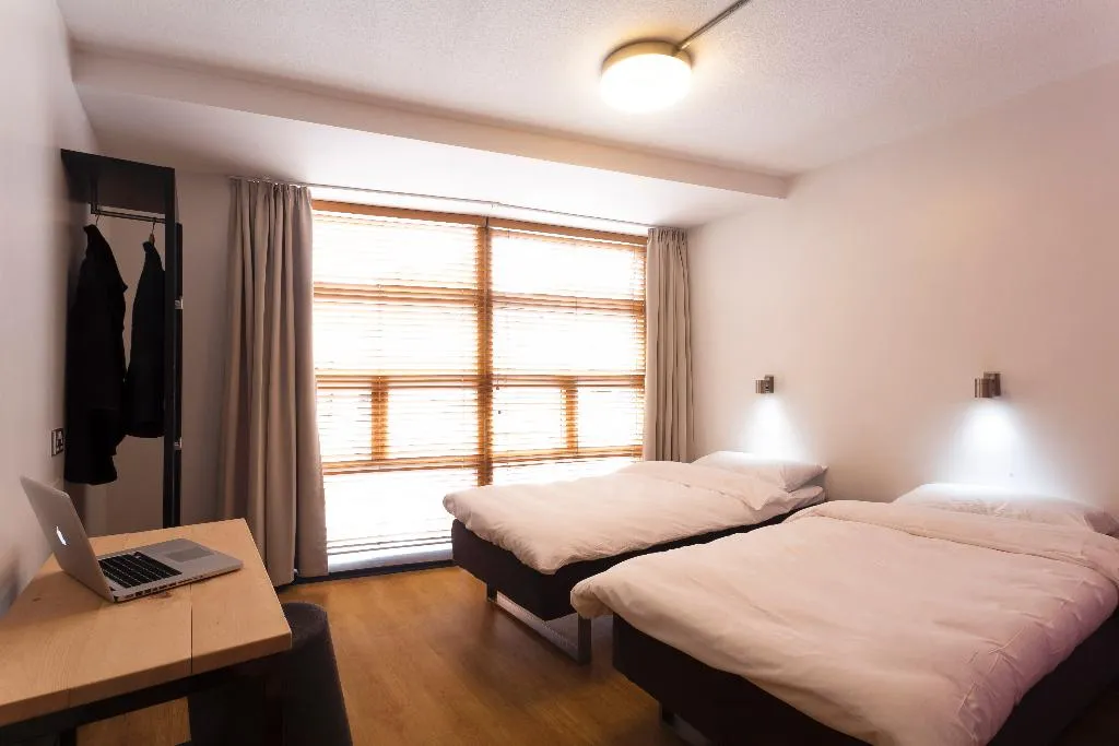 SINGLE STANDARD Room, Generator Dublin, Dublin