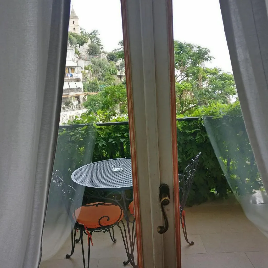 Room, Il Pertuso, Naples